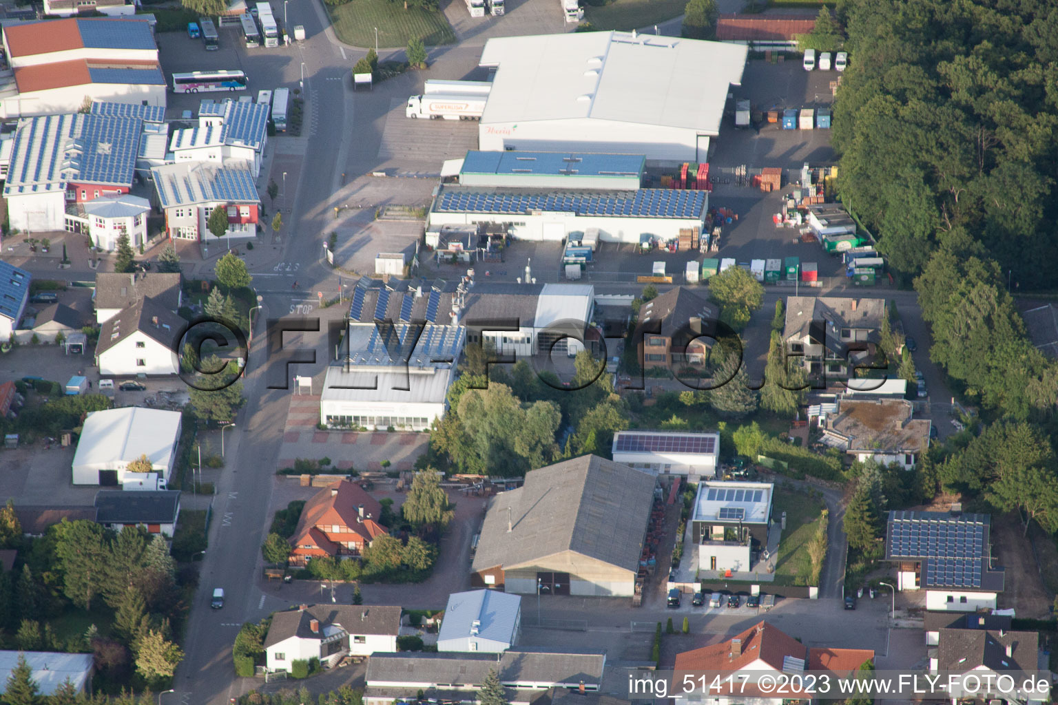 Vue d'oiseau de Zone industrielle de Gäxwald à le quartier Herxheim in Herxheim bei Landau dans le département Rhénanie-Palatinat, Allemagne