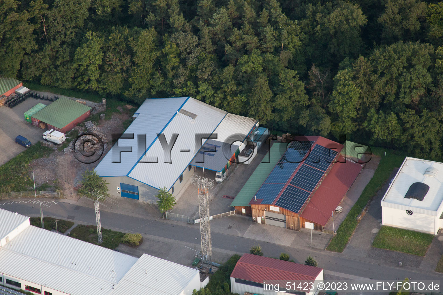 Zone industrielle de Gäxwald à le quartier Herxheim in Herxheim bei Landau dans le département Rhénanie-Palatinat, Allemagne vu d'un drone