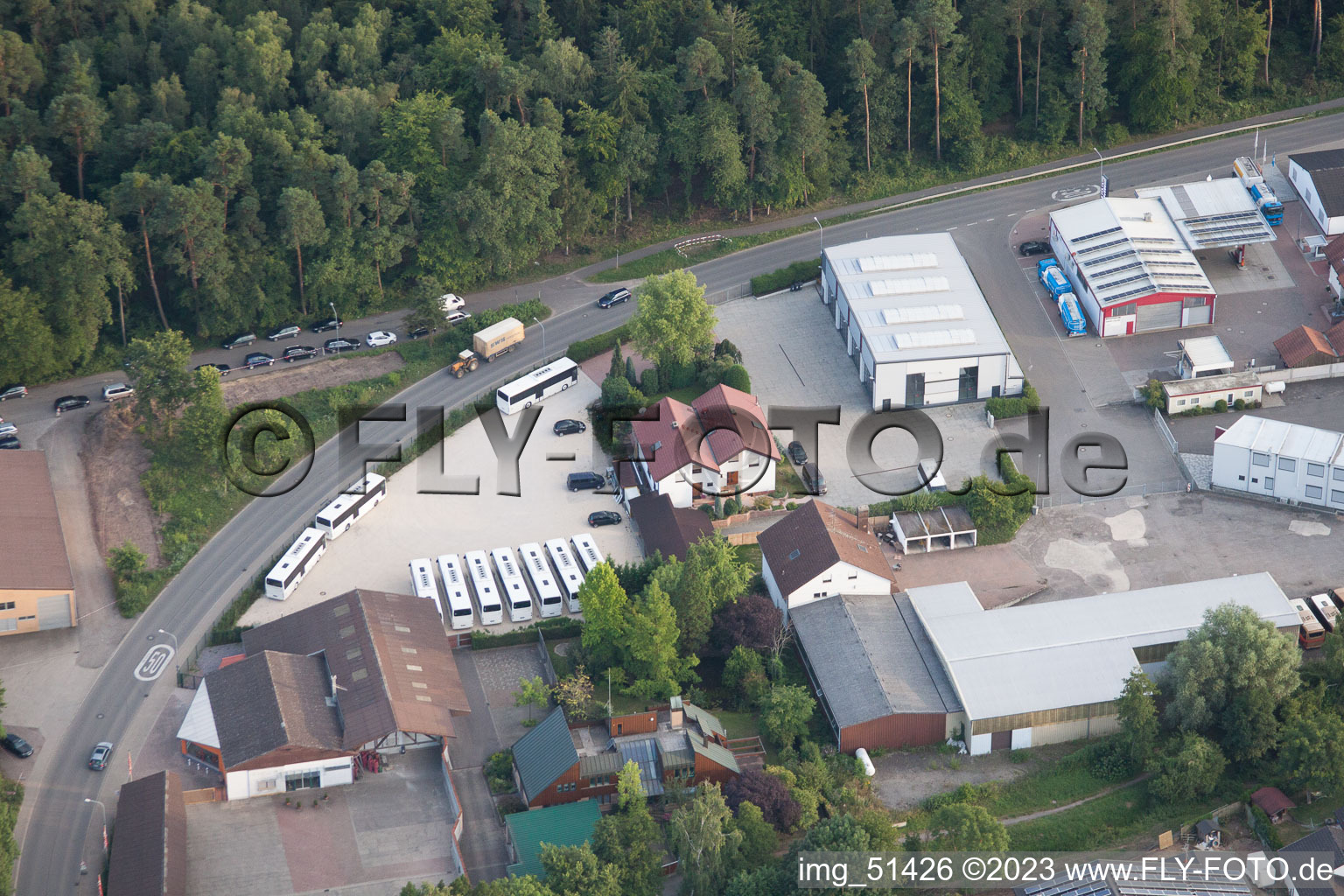 Vue oblique de Zone industrielle de Gäxwald à le quartier Herxheim in Herxheim bei Landau dans le département Rhénanie-Palatinat, Allemagne