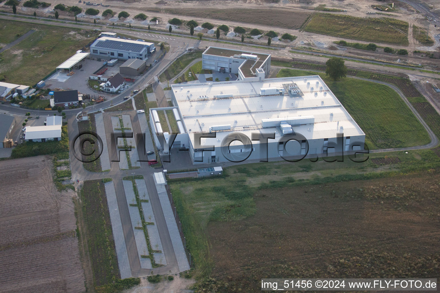 Vue d'oiseau de Zone commerciale Nord, nouveau bâtiment DBK à Rülzheim dans le département Rhénanie-Palatinat, Allemagne