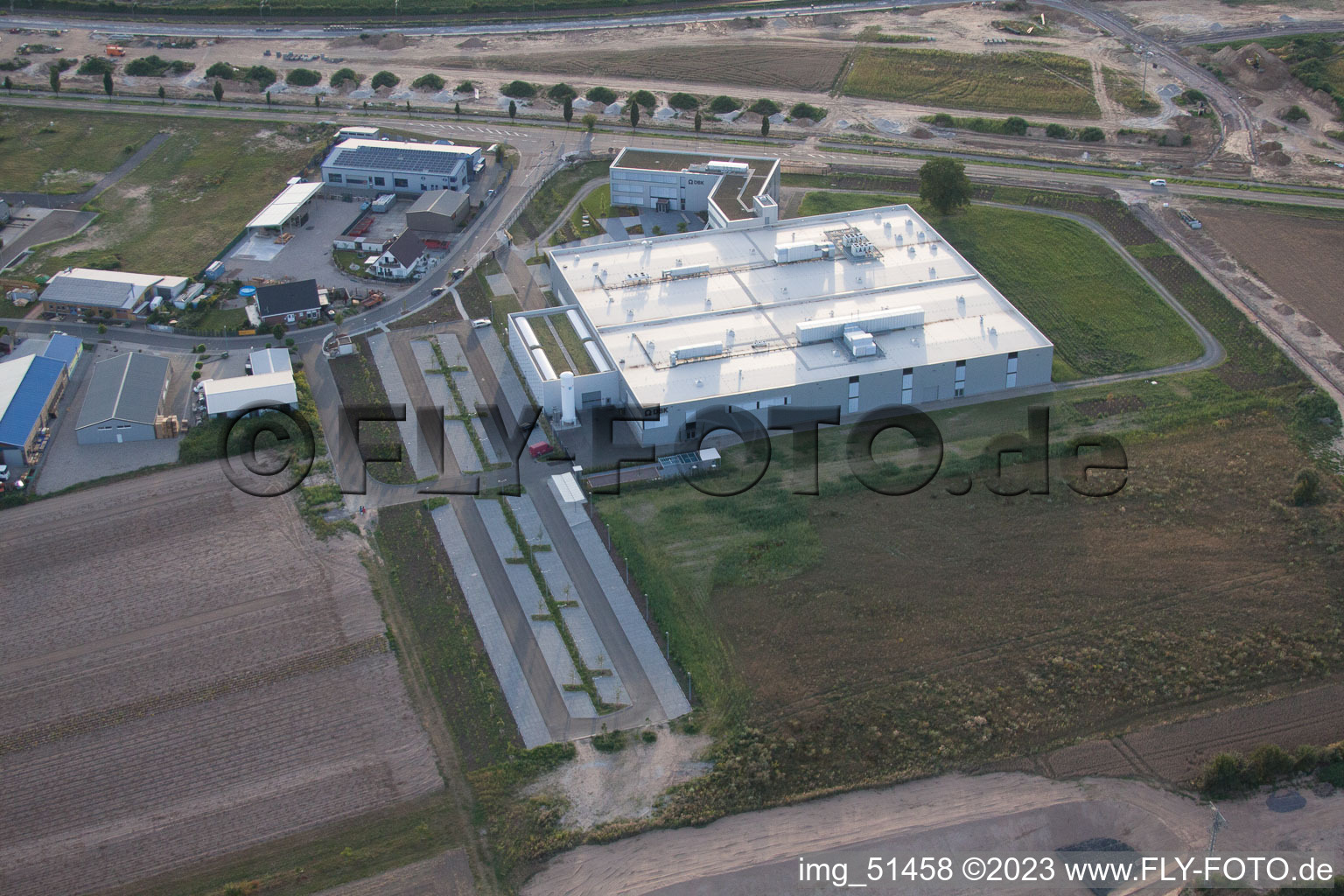Enregistrement par drone de Zone commerciale Nord, nouveau bâtiment DBK à Rülzheim dans le département Rhénanie-Palatinat, Allemagne