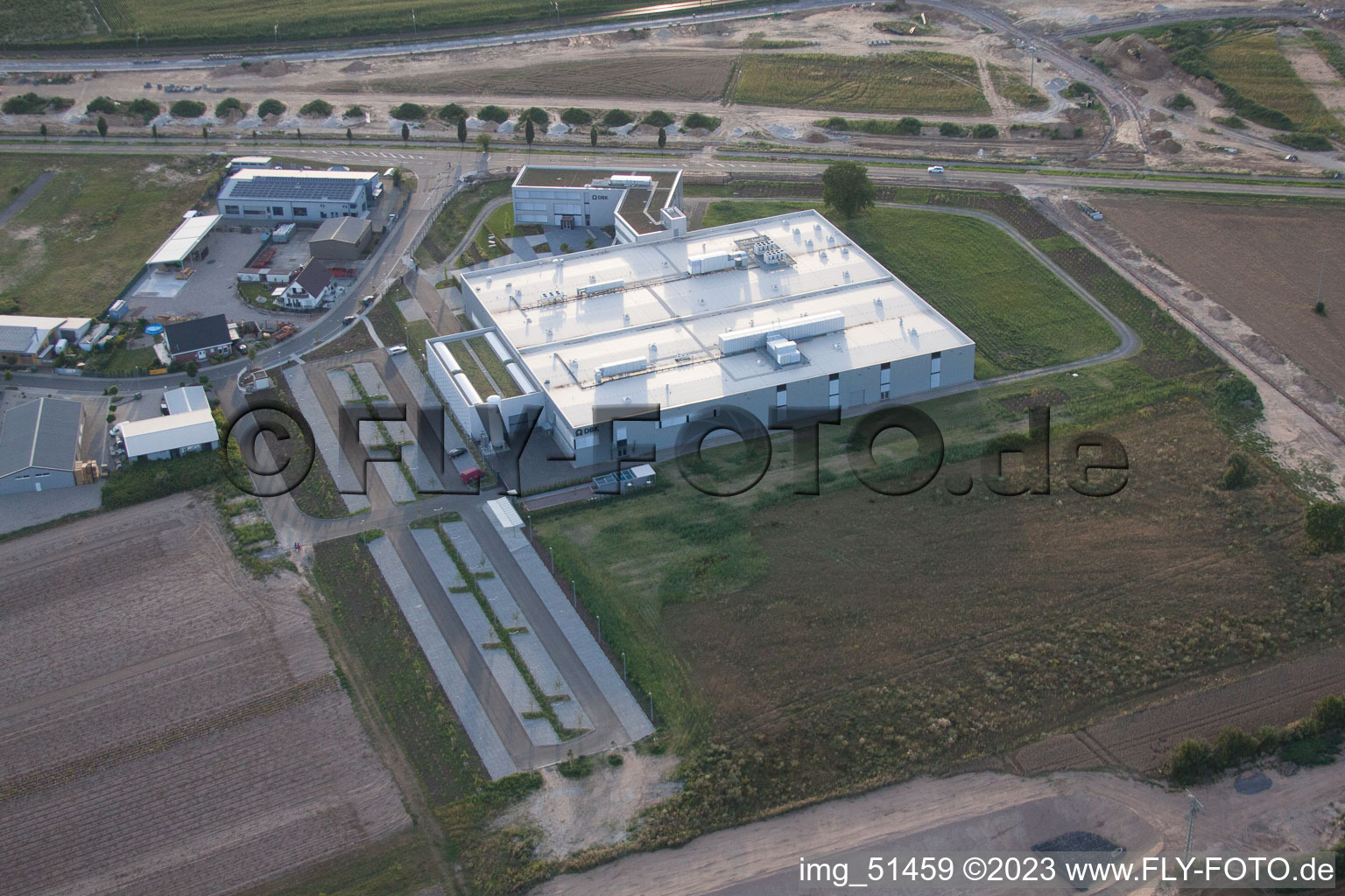 Image drone de Zone commerciale Nord, nouveau bâtiment DBK à Rülzheim dans le département Rhénanie-Palatinat, Allemagne