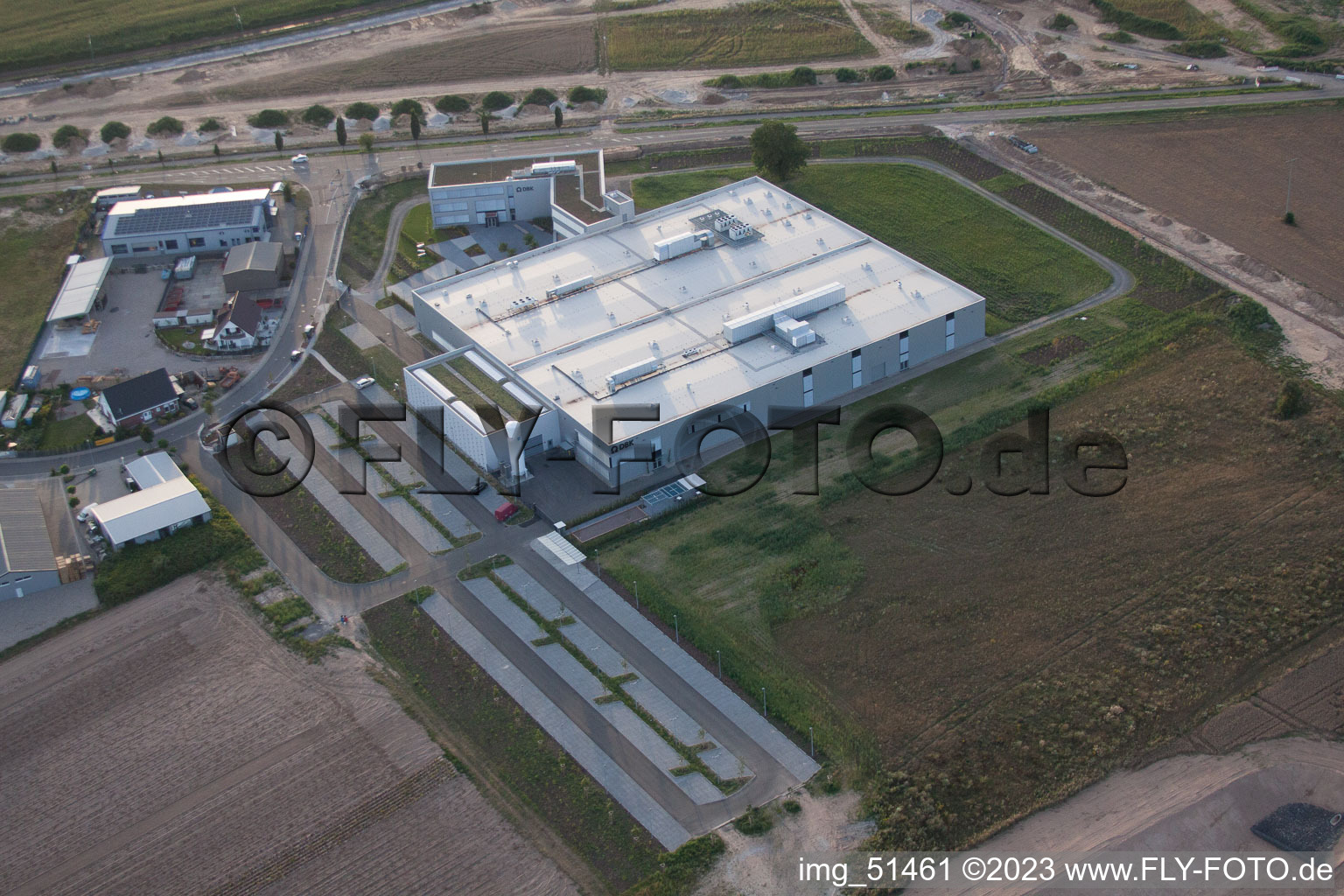 Zone commerciale Nord, nouveau bâtiment DBK à Rülzheim dans le département Rhénanie-Palatinat, Allemagne d'un drone