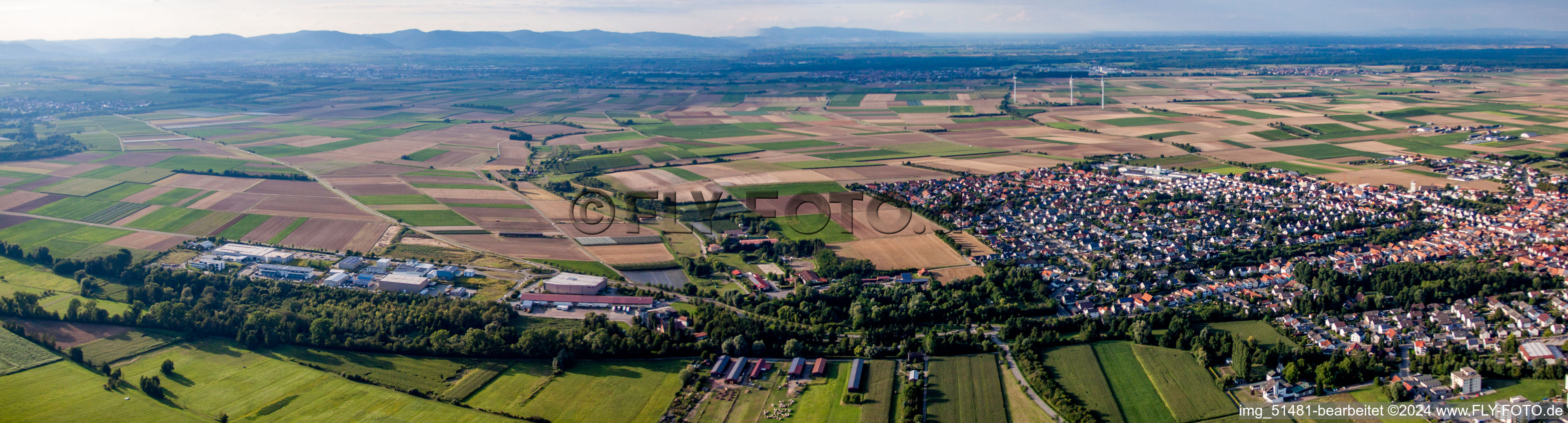 Vue oblique de Perspective panoramique (Palatinat) à le quartier Herxheim in Herxheim bei Landau dans le département Rhénanie-Palatinat, Allemagne