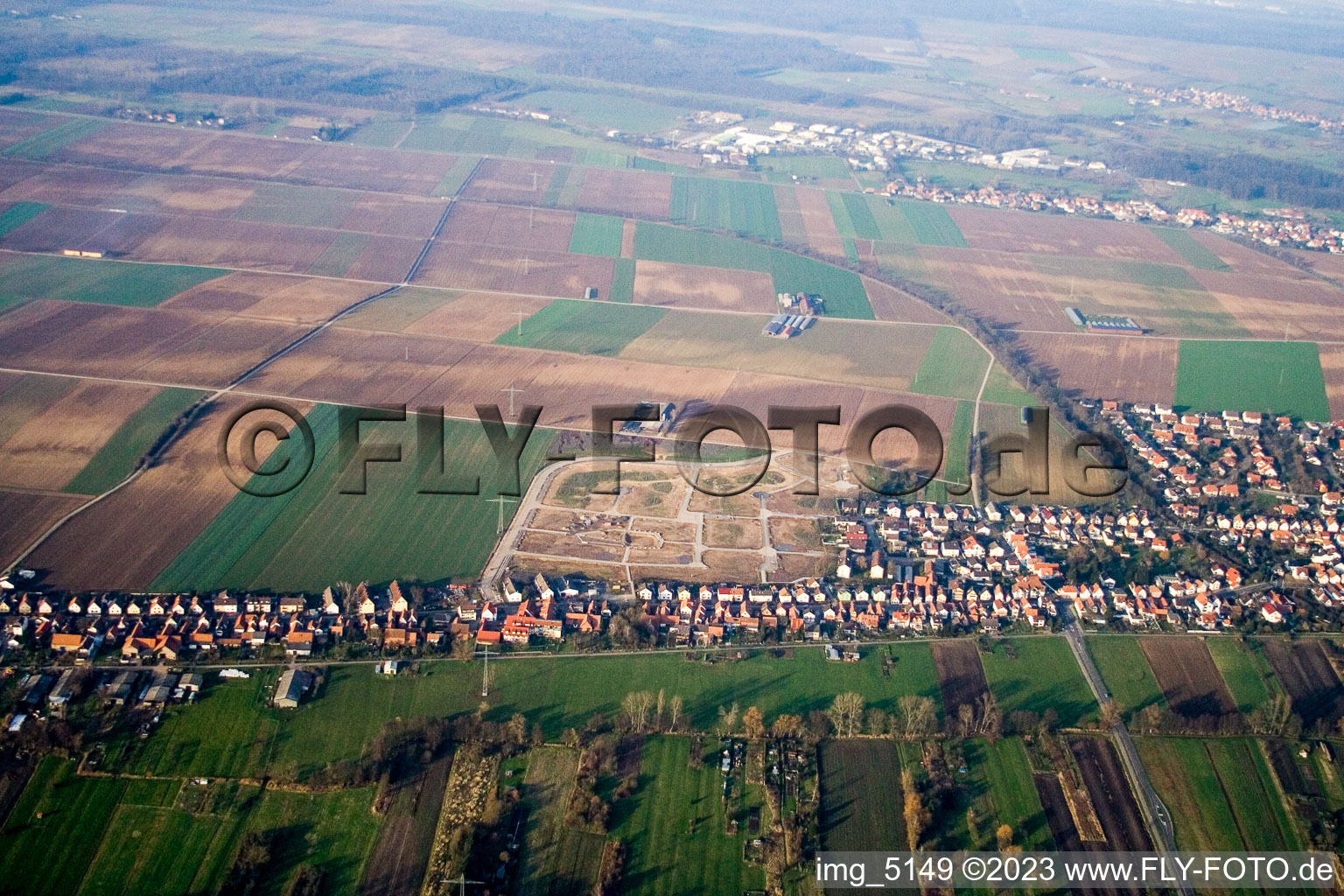Vue aérienne de Saarstrasse depuis le sud à Kandel dans le département Rhénanie-Palatinat, Allemagne