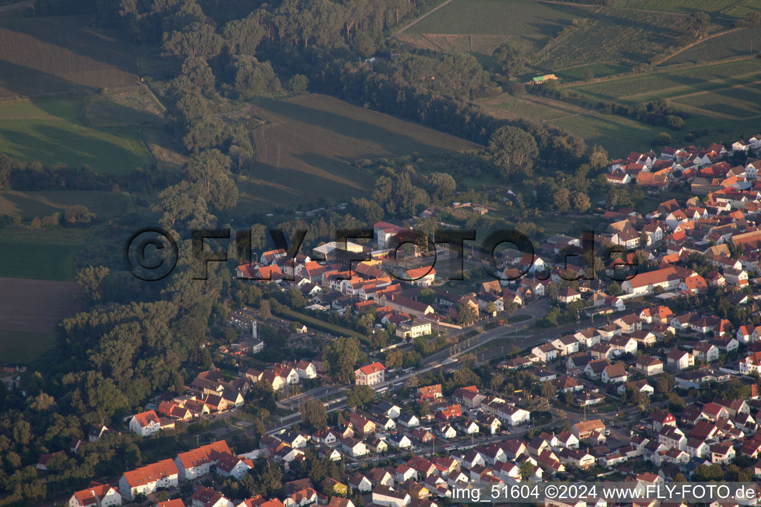 Germersheim dans le département Rhénanie-Palatinat, Allemagne depuis l'avion