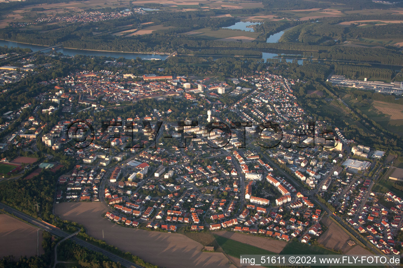 Germersheim dans le département Rhénanie-Palatinat, Allemagne du point de vue du drone