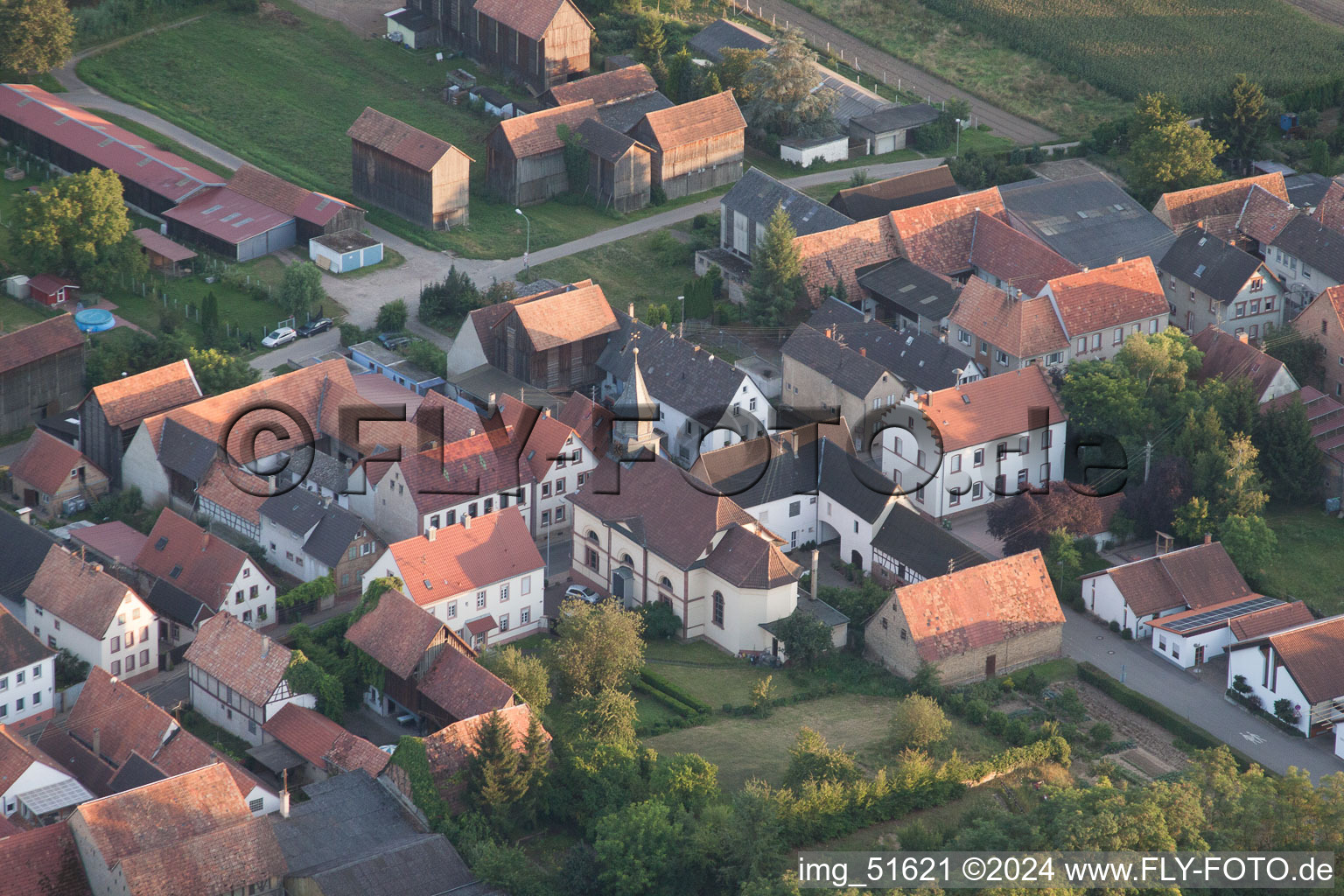 Herxheimweyher dans le département Rhénanie-Palatinat, Allemagne du point de vue du drone