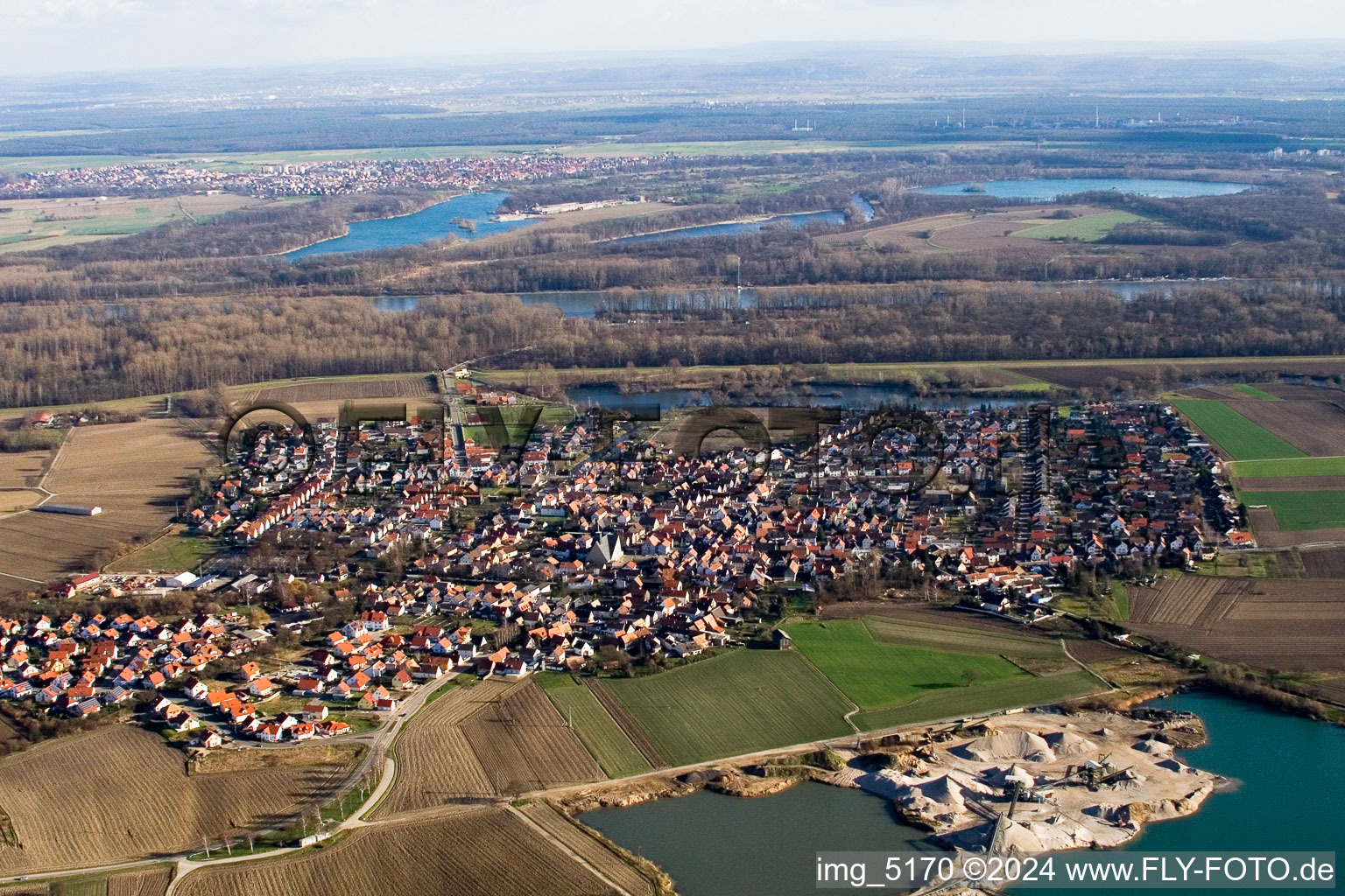 Vue oblique de Champs agricoles et surfaces utilisables à Leimersheim dans le département Rhénanie-Palatinat, Allemagne