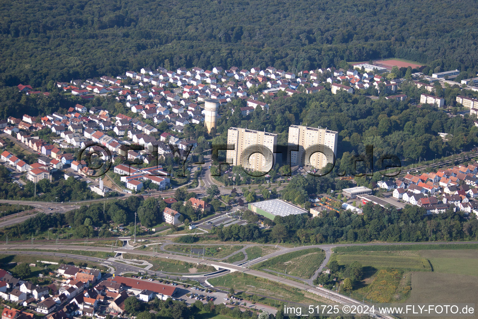 Vue d'oiseau de Wörth am Rhein dans le département Rhénanie-Palatinat, Allemagne