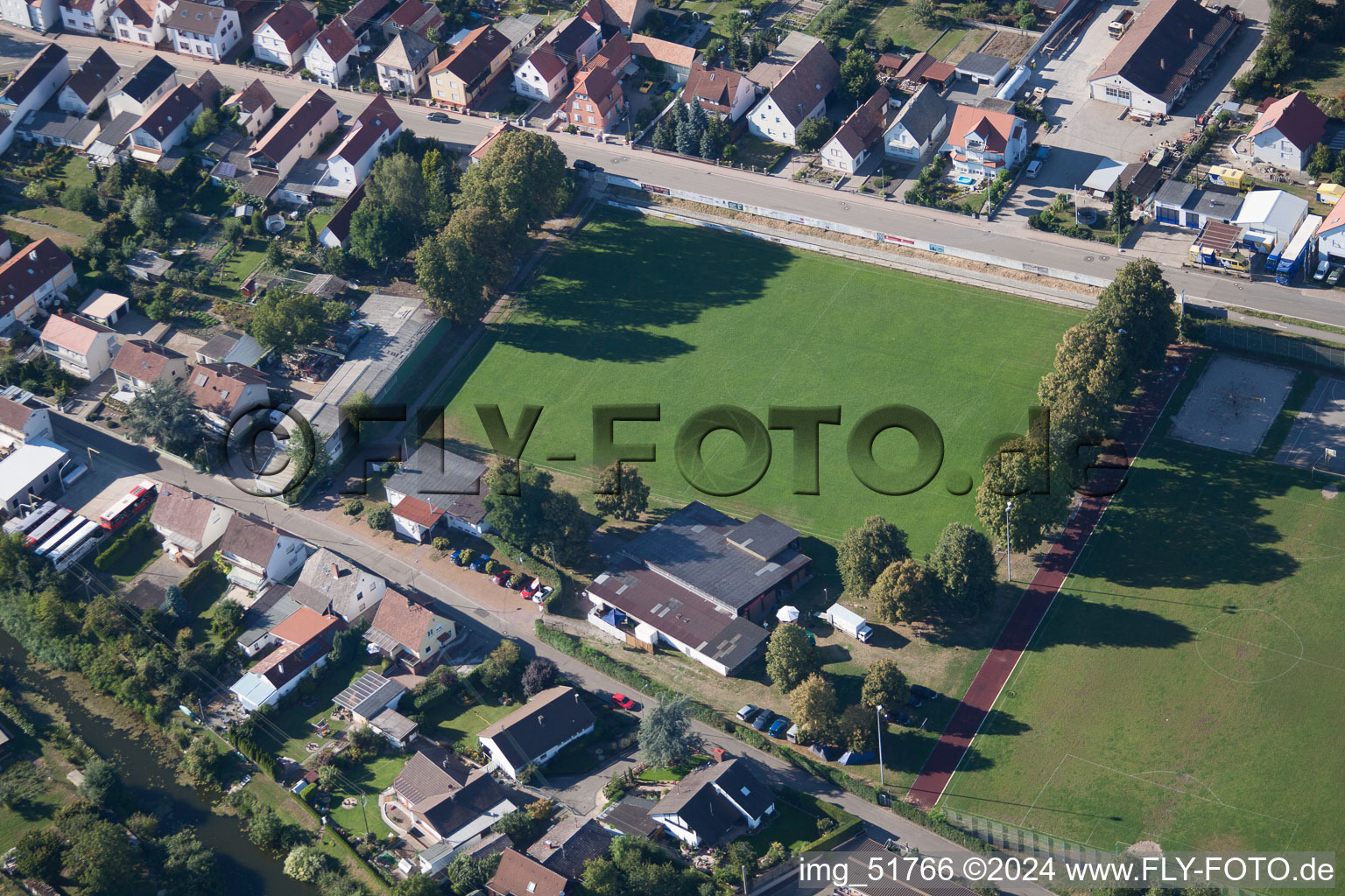 Vue aérienne de Terrains de sport à Leimersheim dans le département Rhénanie-Palatinat, Allemagne