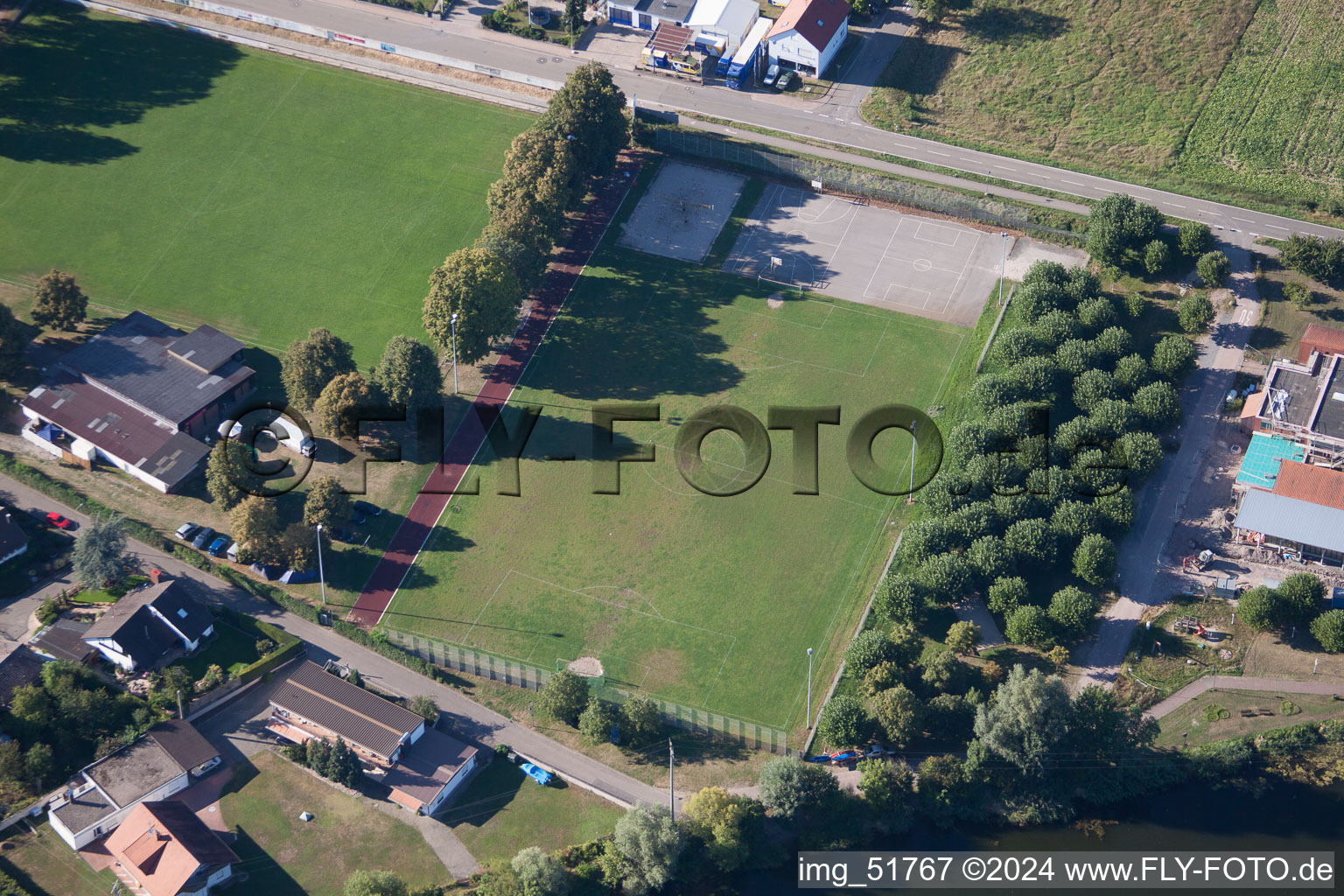 Vue aérienne de Terrains de sport à Leimersheim dans le département Rhénanie-Palatinat, Allemagne