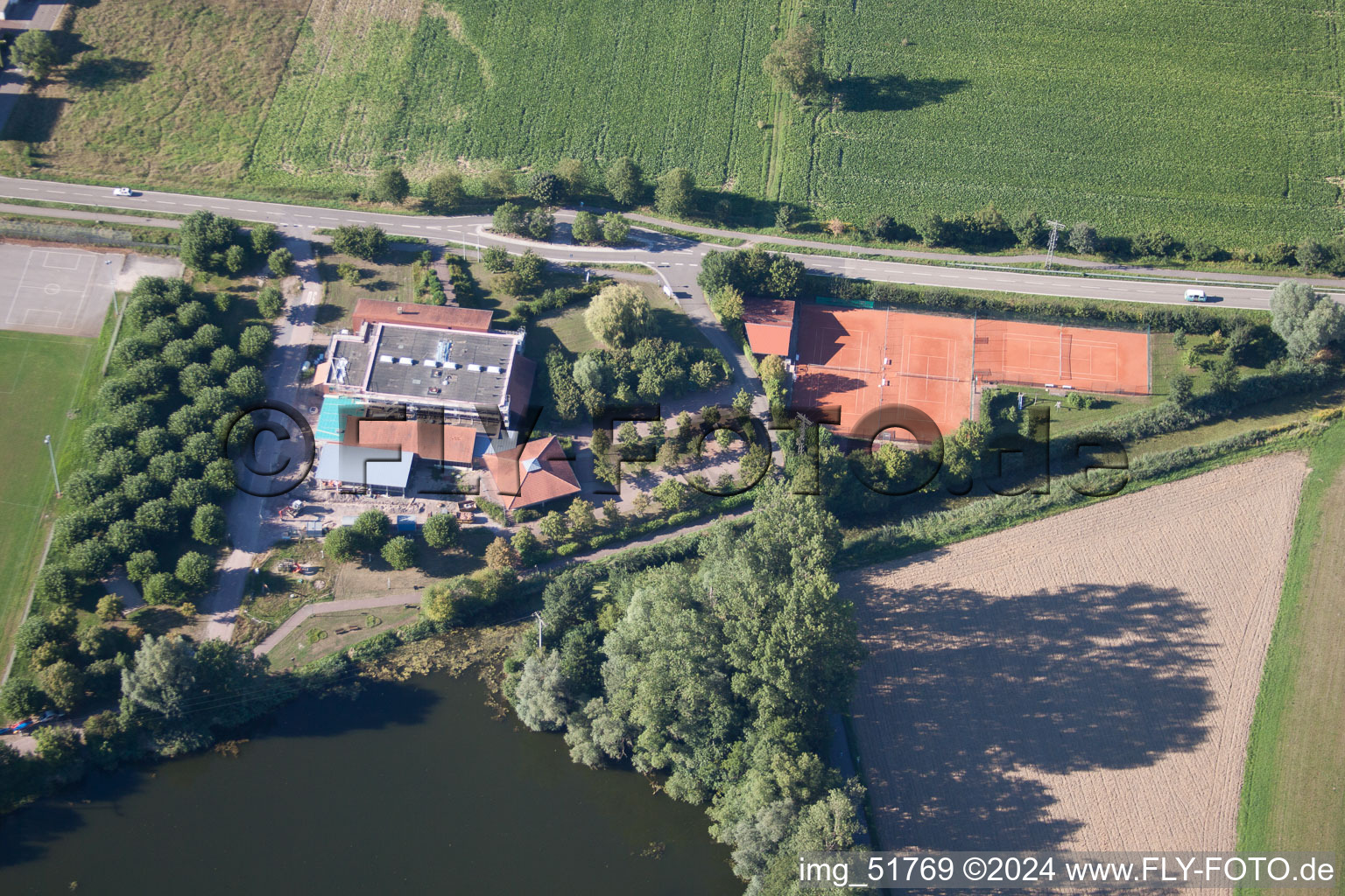 Vue oblique de Terrains de sport à Leimersheim dans le département Rhénanie-Palatinat, Allemagne