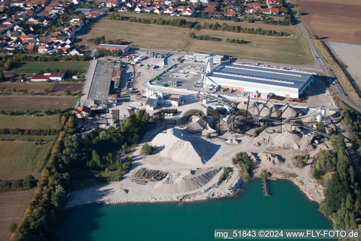 Vue oblique de Heidelberger Sand und Kies GmbH - travaux de gravier Waghäusel à le quartier Wiesental in Waghäusel dans le département Bade-Wurtemberg, Allemagne