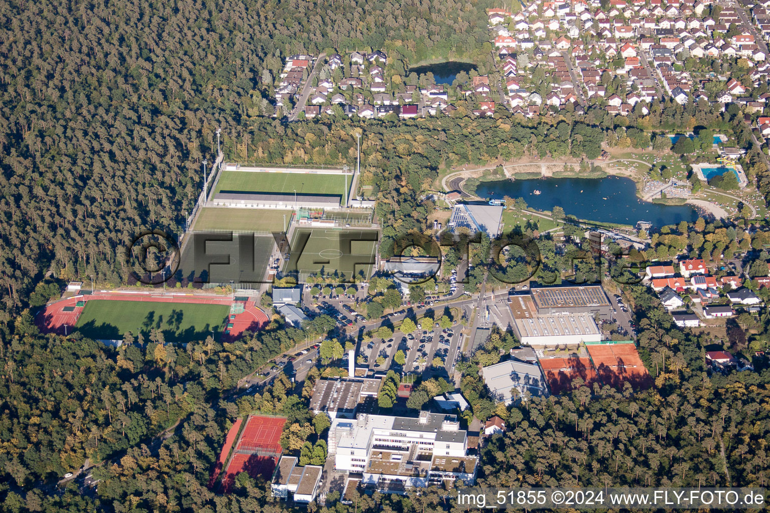 Vue aérienne de Ensemble des terrains de sport d'Astoria à Walldorf dans le département Bade-Wurtemberg, Allemagne