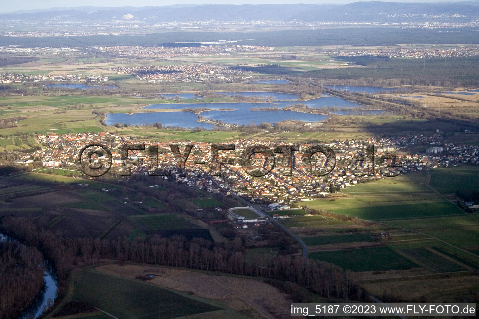 Quartier Oberhausen in Oberhausen-Rheinhausen dans le département Bade-Wurtemberg, Allemagne d'un drone