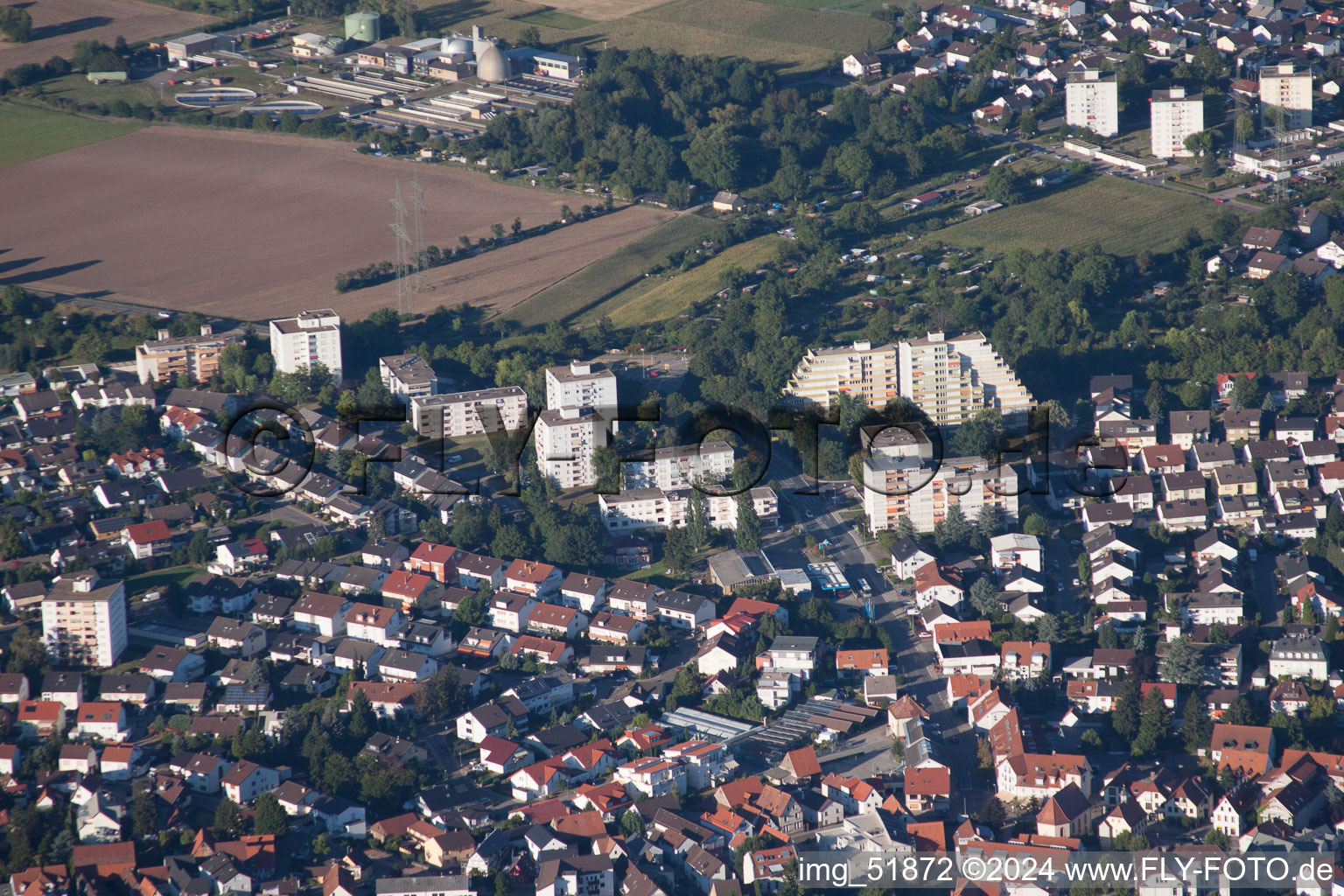 Sandhausen dans le département Bade-Wurtemberg, Allemagne depuis l'avion