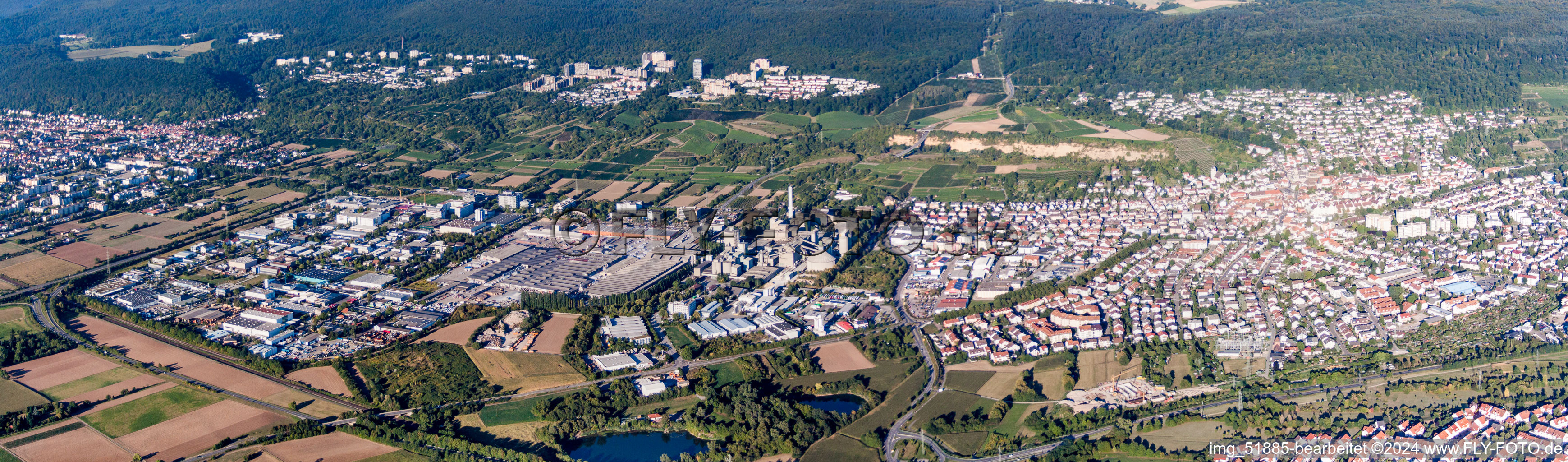 Vue aérienne de Panorama - vue en perspective de la ville au bord de l'Odenwald à Leimen dans le département Bade-Wurtemberg, Allemagne