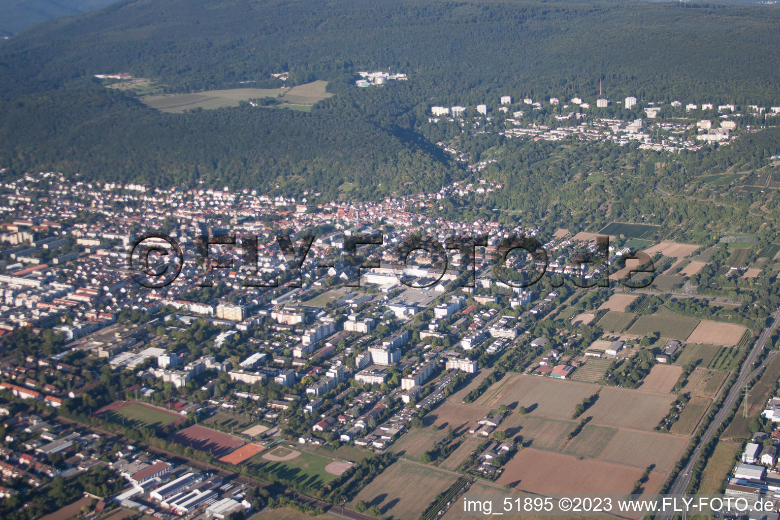 Quartier Rohrbach in Heidelberg dans le département Bade-Wurtemberg, Allemagne du point de vue du drone