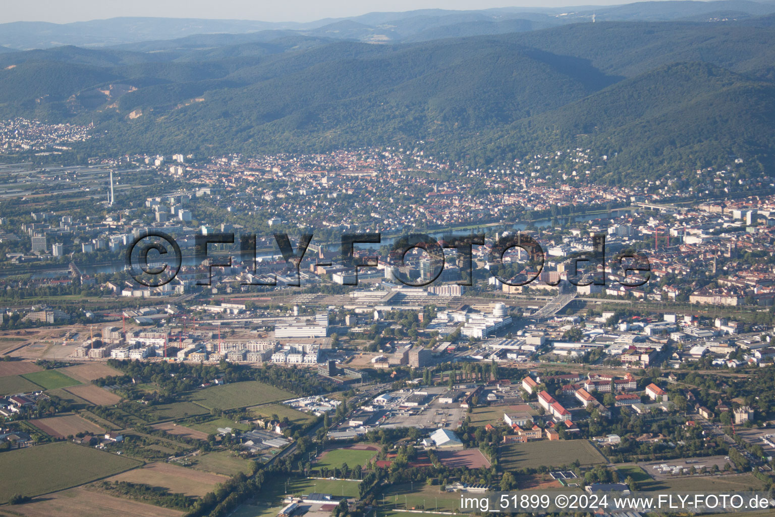 Vue aérienne de En cours de construction à le quartier Bahnstadt in Heidelberg dans le département Bade-Wurtemberg, Allemagne