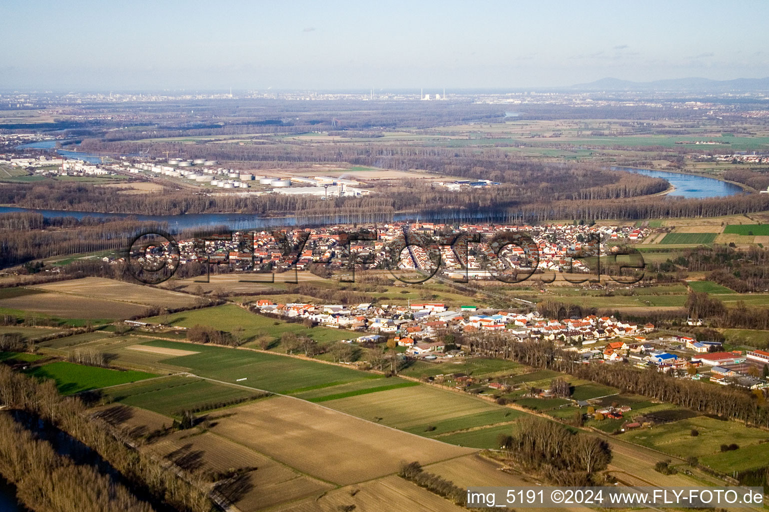 Vue aérienne de Du sud-est à le quartier Rheinhausen in Oberhausen-Rheinhausen dans le département Bade-Wurtemberg, Allemagne