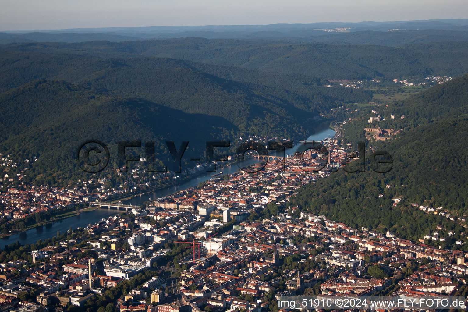 Vue aérienne de Vieille ville, vieux pont sur le Neckar à le quartier Weststadt in Heidelberg dans le département Bade-Wurtemberg, Allemagne