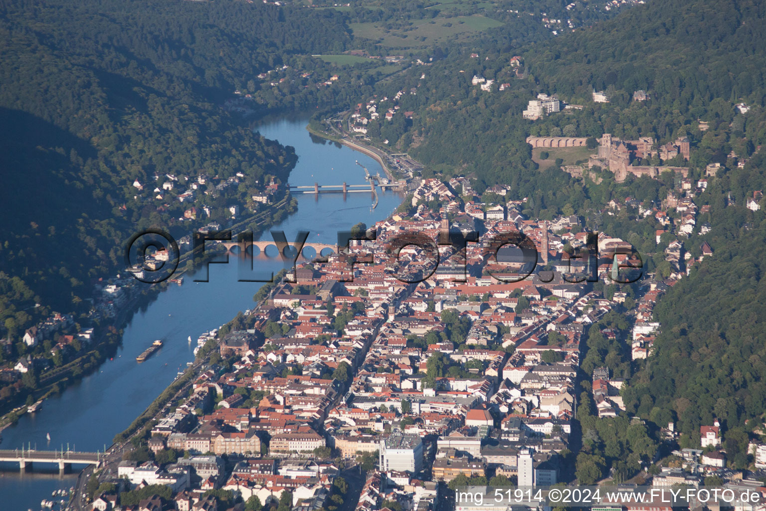 Vue aérienne de Zone des berges du Neckar dans la vallée du Neckar - cours de la rivière à le quartier Voraltstadt in Heidelberg dans le département Bade-Wurtemberg, Allemagne
