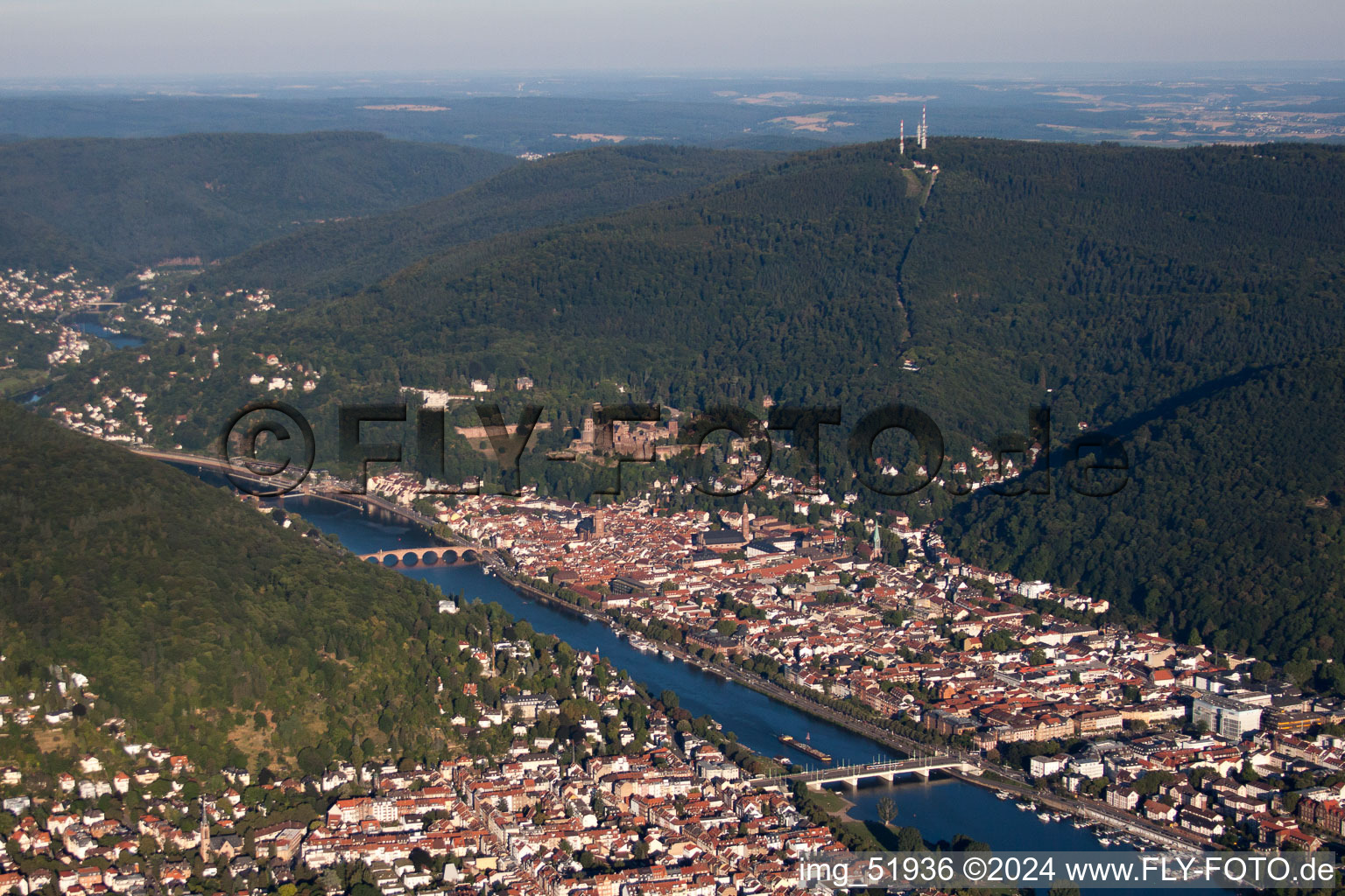 Photographie aérienne de Zone des berges du Neckar dans la vallée du Neckar - cours de la rivière à le quartier Voraltstadt in Heidelberg dans le département Bade-Wurtemberg, Allemagne