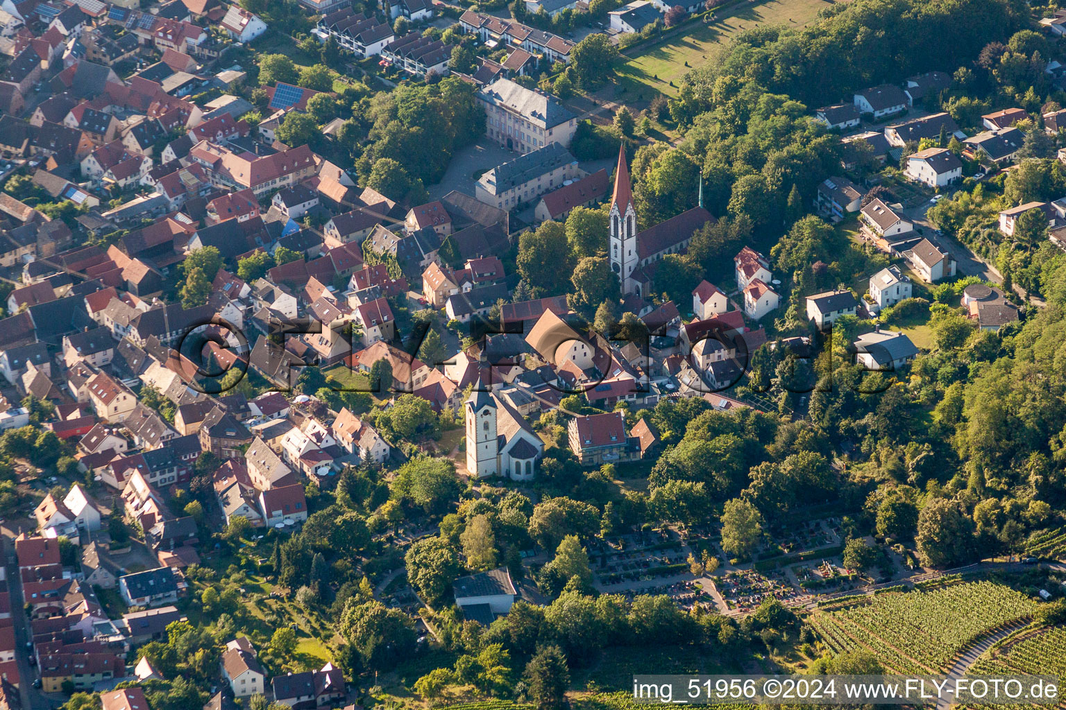 Vue aérienne de Château plus sage à le quartier Leutershausen in Hirschberg an der Bergstraße dans le département Bade-Wurtemberg, Allemagne