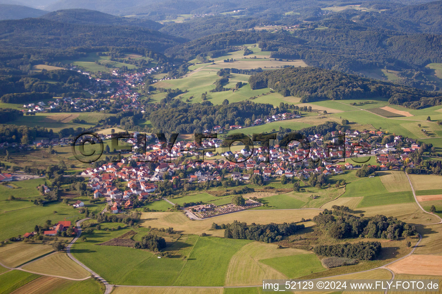 Vue aérienne de Abtsteinach supérieur depuis le nord à le quartier Ober-Abtsteinach in Abtsteinach dans le département Hesse, Allemagne