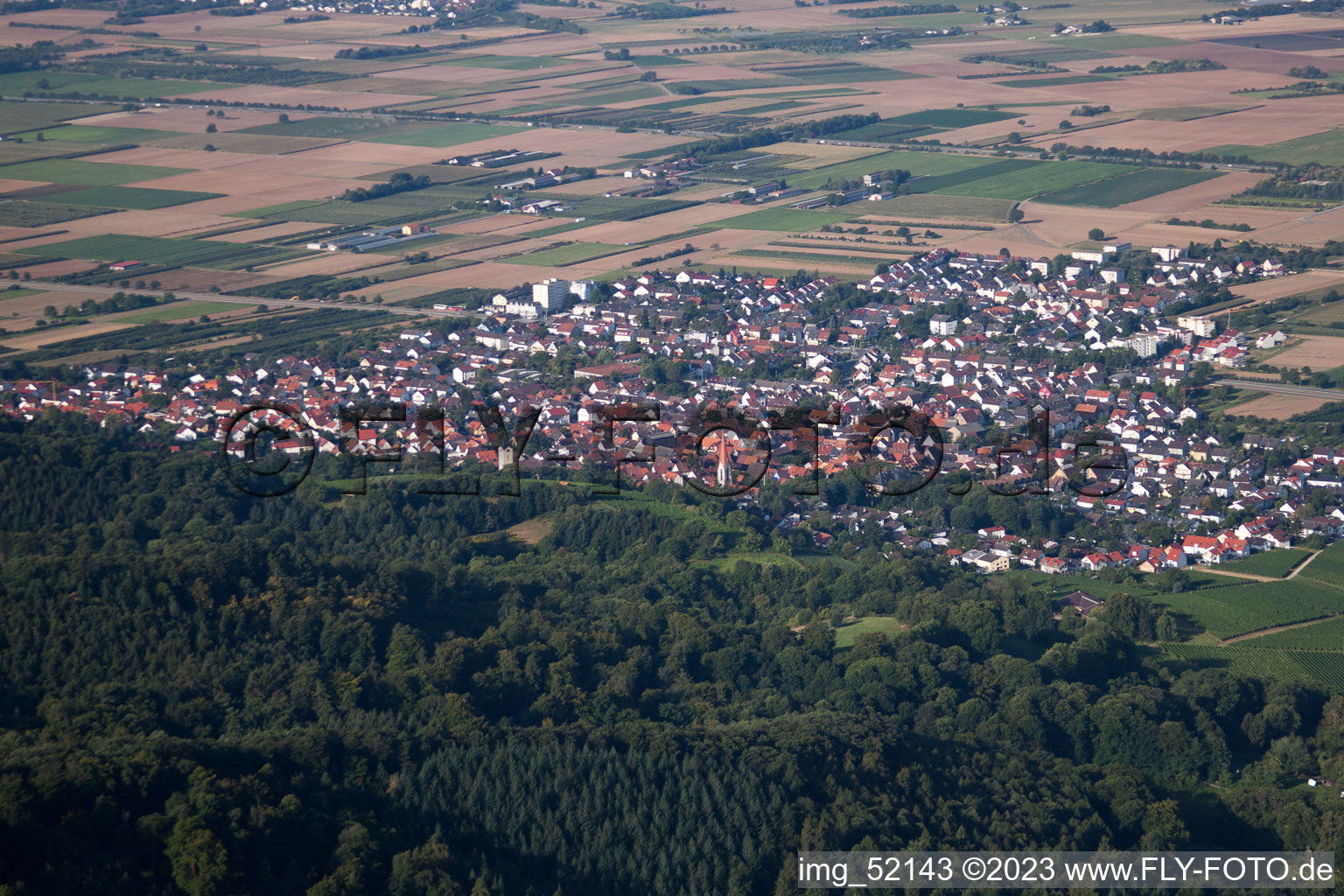 Leutershausen dans le département Bade-Wurtemberg, Allemagne depuis l'avion
