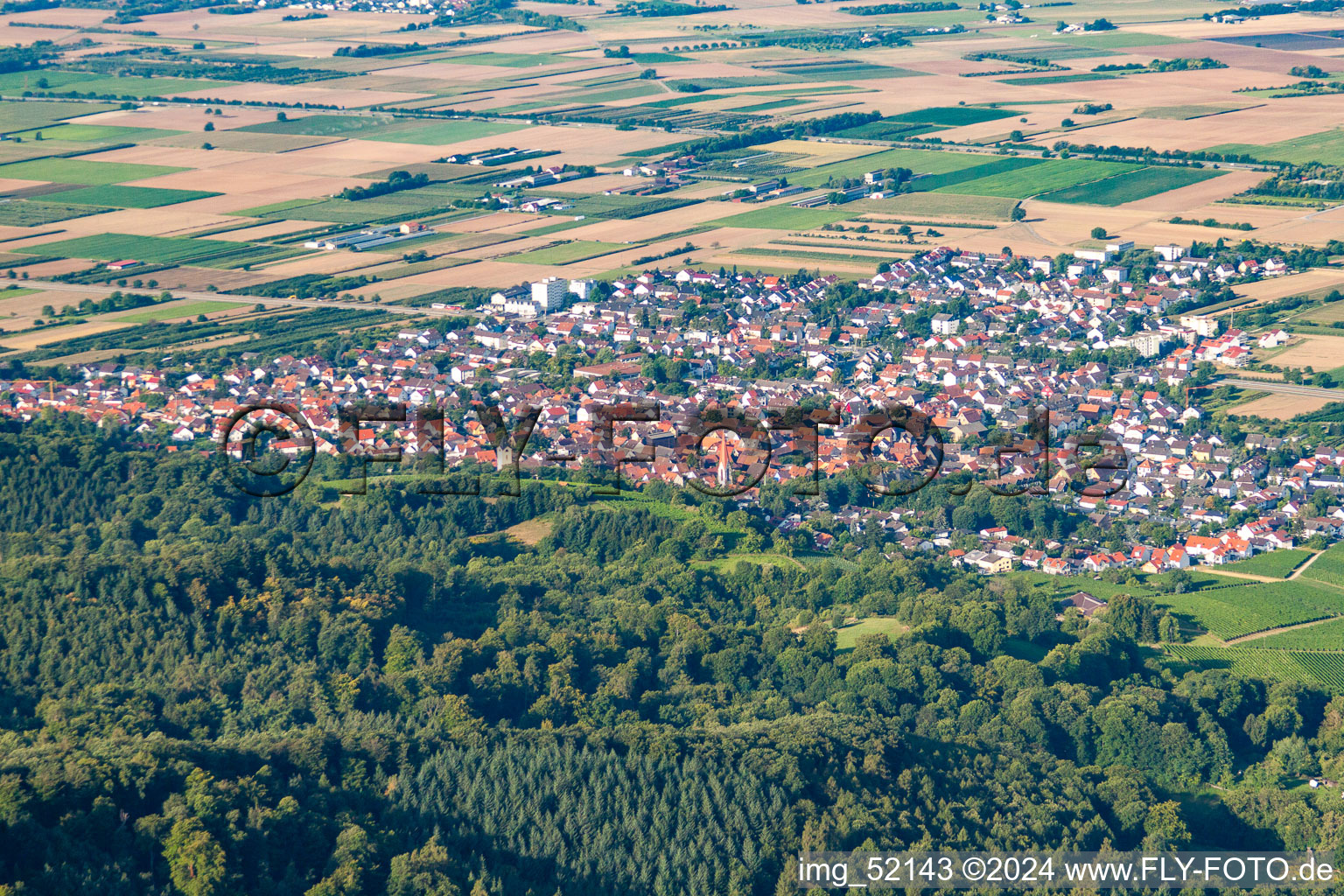 Leutershausen dans le département Bade-Wurtemberg, Allemagne depuis l'avion