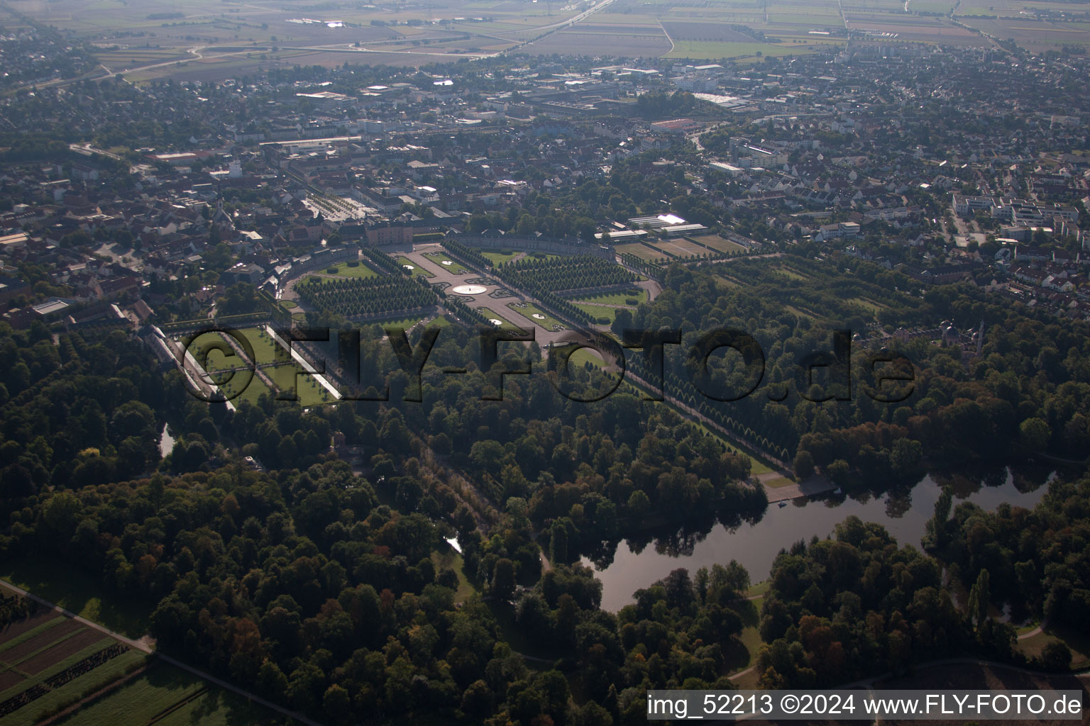 Parc du château de Schwetzingen à Schwetzingen dans le département Bade-Wurtemberg, Allemagne vue d'en haut