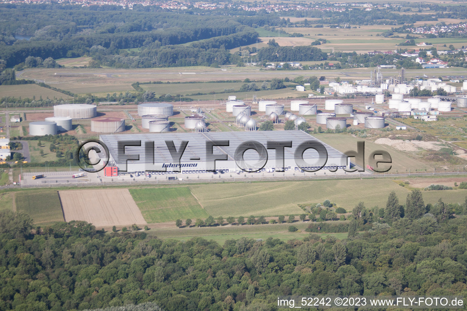 Zone industrielle sud à Speyer dans le département Rhénanie-Palatinat, Allemagne du point de vue du drone
