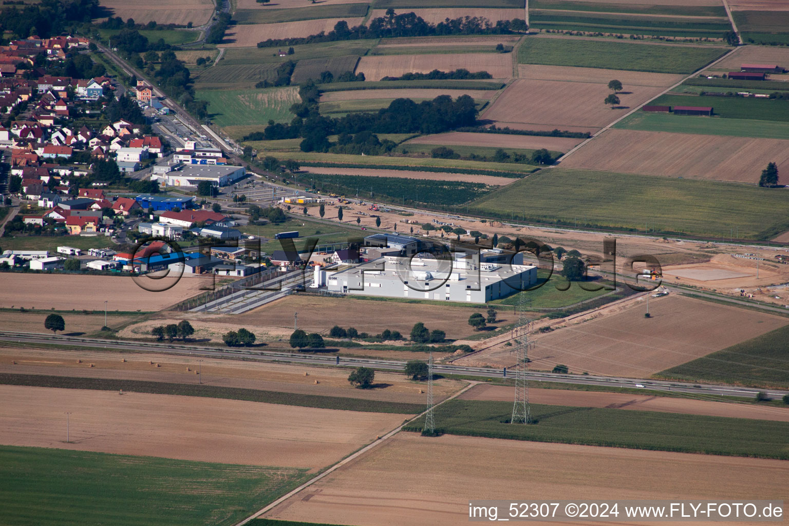 Vue aérienne de Zone industrielle du Nord, nouveau bâtiment DBK à Rülzheim dans le département Rhénanie-Palatinat, Allemagne