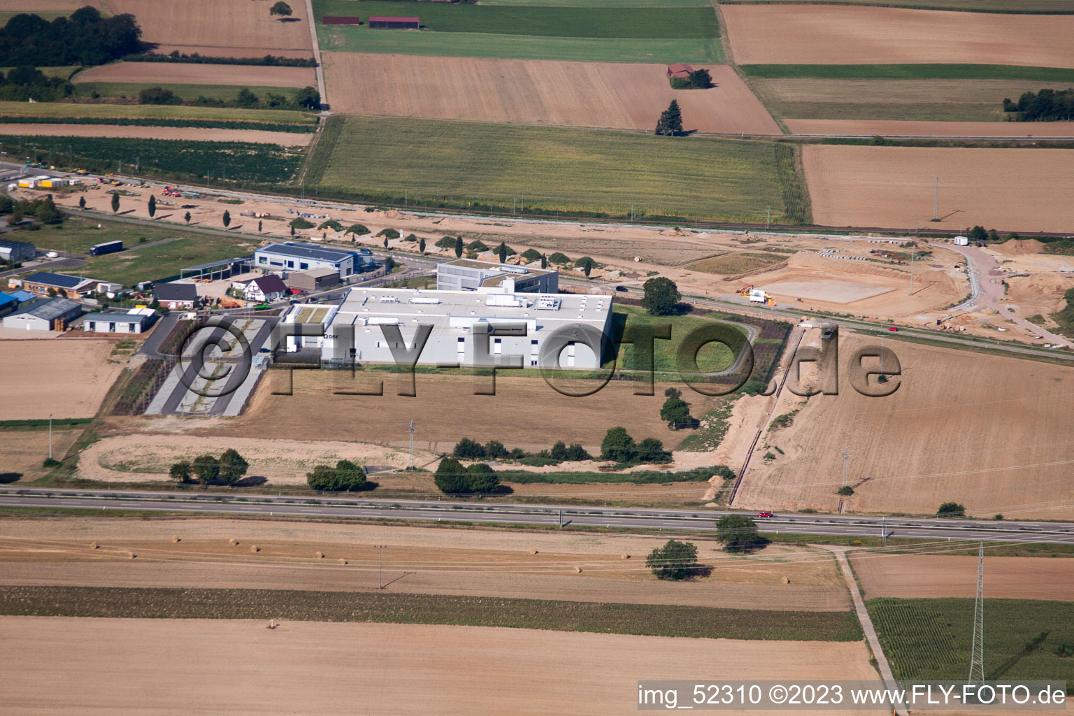 Vue aérienne de Zone industrielle du Nord, nouveau bâtiment DBK à Rülzheim dans le département Rhénanie-Palatinat, Allemagne