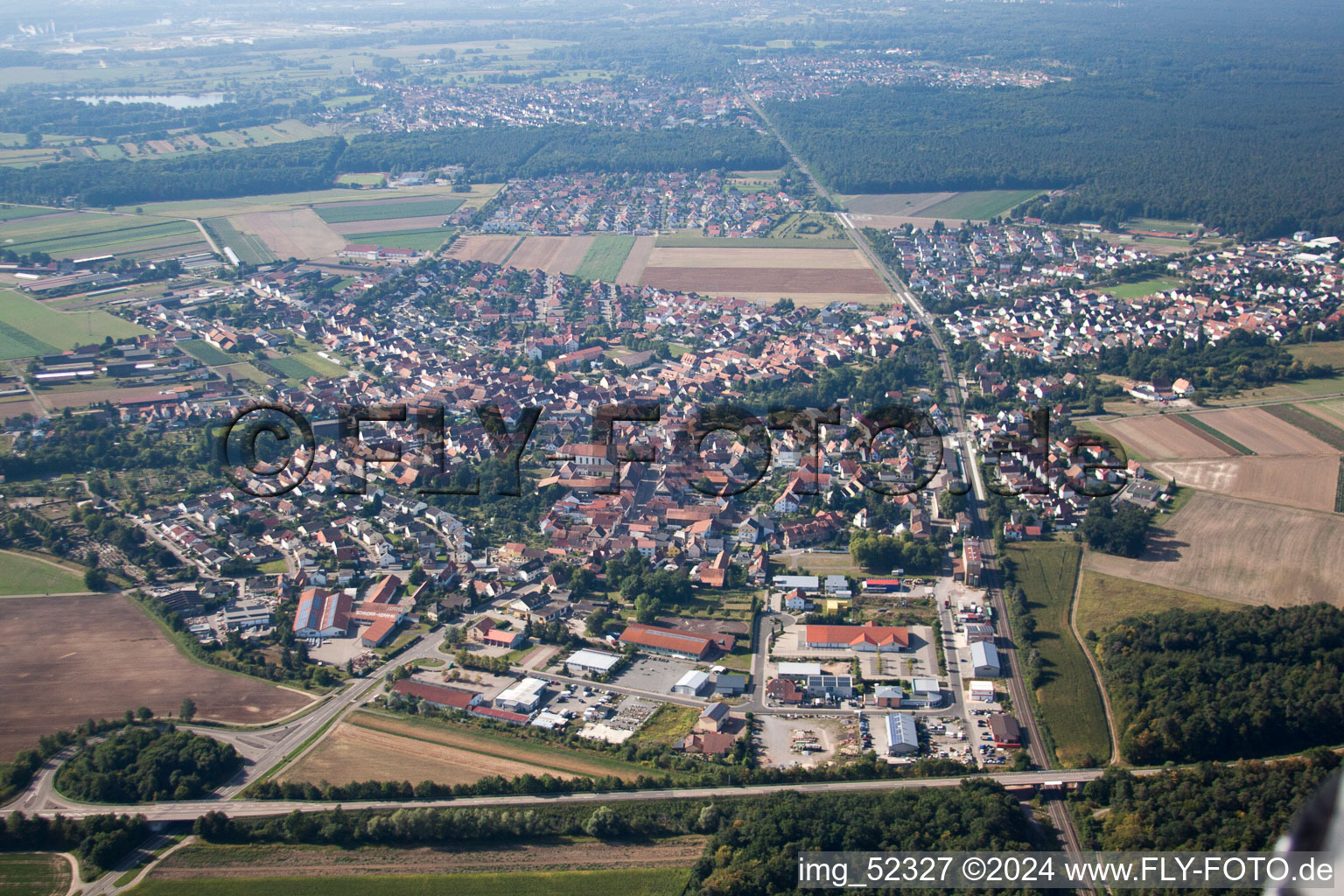 Vue d'oiseau de Rheinzabern dans le département Rhénanie-Palatinat, Allemagne