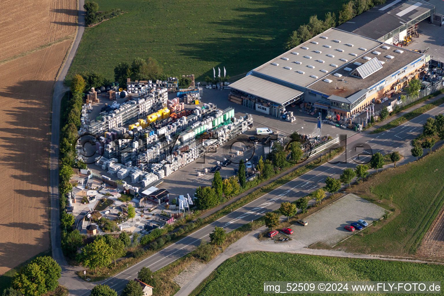 Vue aérienne de Kömpf Baufachmarkt GmbH à le quartier Darmsheim in Sindelfingen dans le département Bade-Wurtemberg, Allemagne