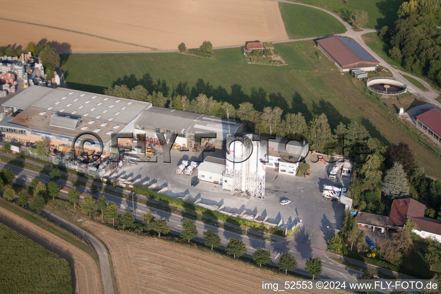 Image drone de Mühlackerstrasse, Kömpf à le quartier Darmsheim in Sindelfingen dans le département Bade-Wurtemberg, Allemagne