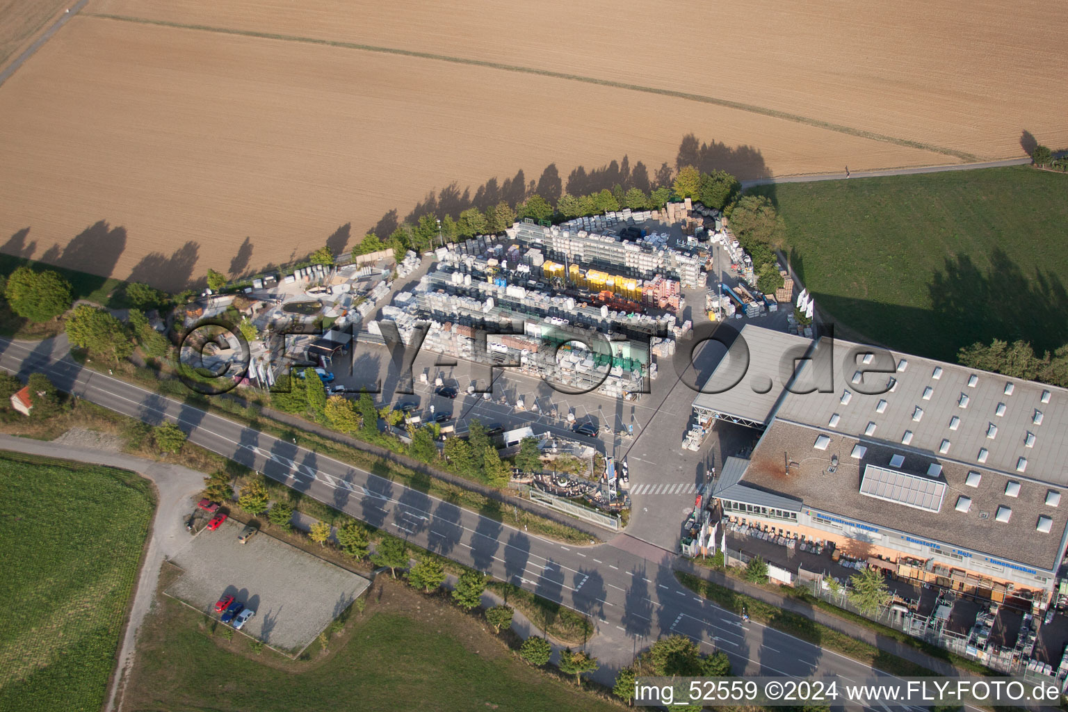 Mühlackerstrasse, Kömpf à le quartier Darmsheim in Sindelfingen dans le département Bade-Wurtemberg, Allemagne du point de vue du drone