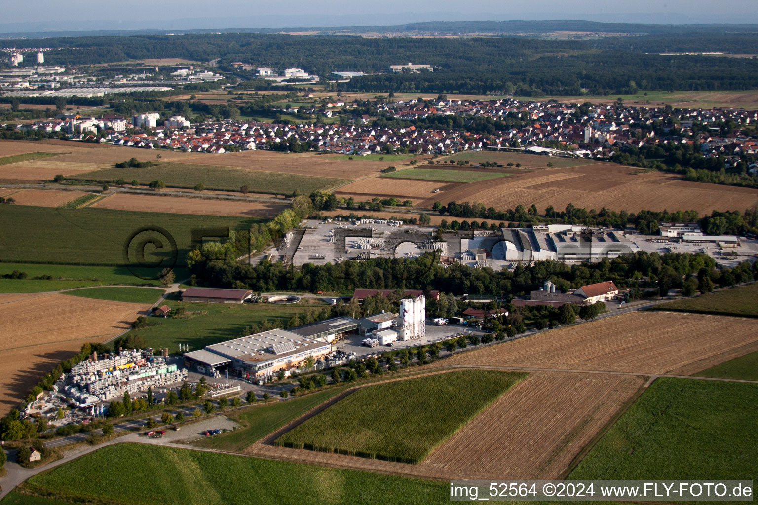 Mühlackerstrasse, Kömpf à le quartier Darmsheim in Sindelfingen dans le département Bade-Wurtemberg, Allemagne d'un drone