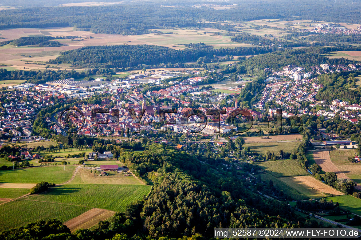 Vue aérienne de Vue des rues et des maisons des quartiers résidentiels à Weil der Stadt dans le département Bade-Wurtemberg, Allemagne