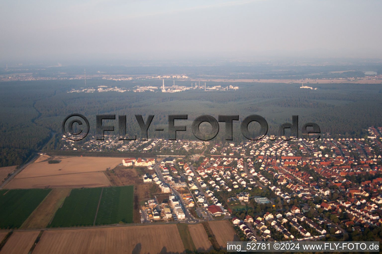 Quartier Friedrichstal in Stutensee dans le département Bade-Wurtemberg, Allemagne du point de vue du drone