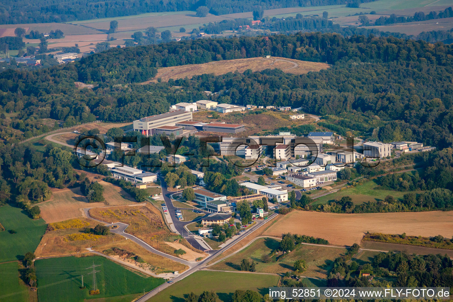 Vue aérienne de Institut Fraunhofer à le quartier Grötzingen in Karlsruhe dans le département Bade-Wurtemberg, Allemagne