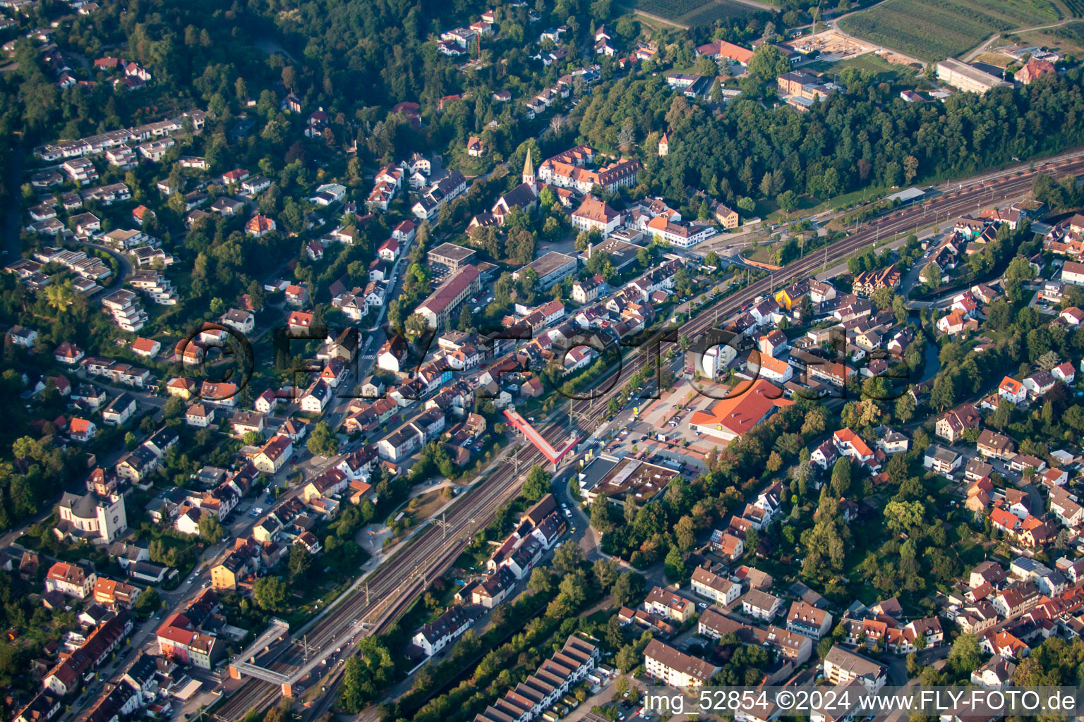 Vue aérienne de Quai ferroviaire "Le Flash Rouge" à le quartier Grötzingen in Karlsruhe dans le département Bade-Wurtemberg, Allemagne