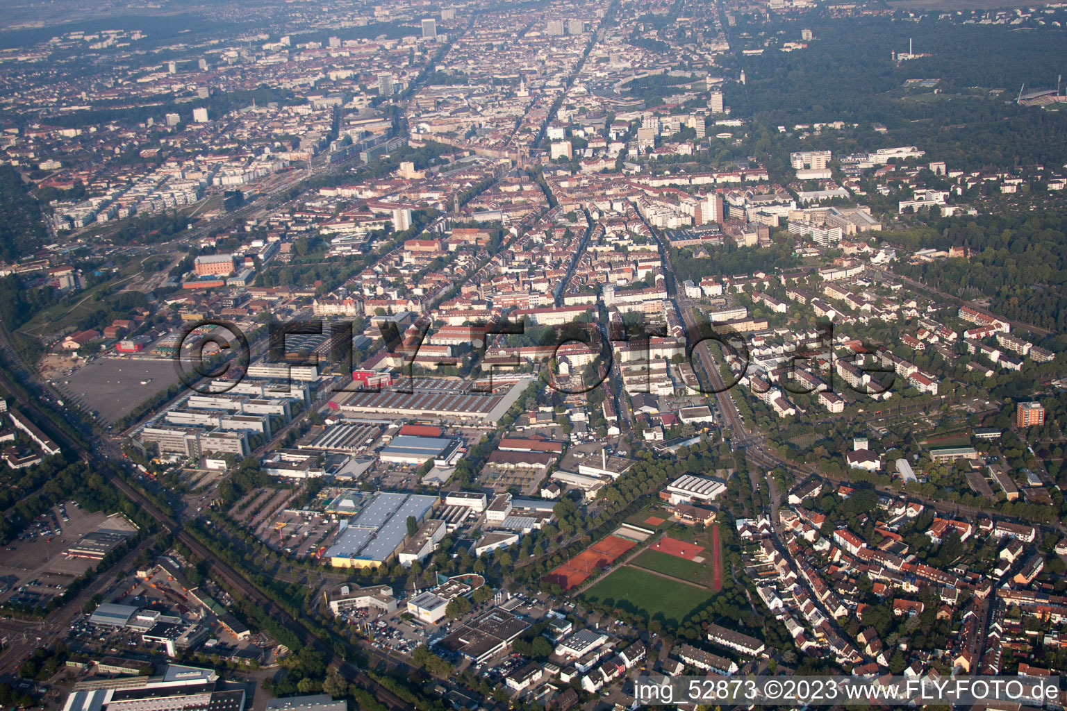 Vue aérienne de KA Est à le quartier Oststadt in Karlsruhe dans le département Bade-Wurtemberg, Allemagne