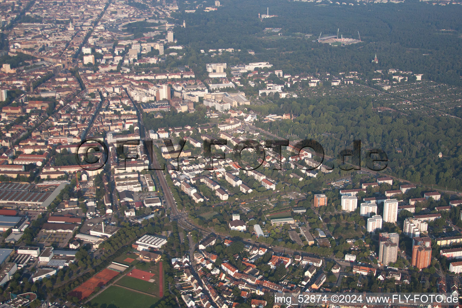 Vue aérienne de KA Est à le quartier Oststadt in Karlsruhe dans le département Bade-Wurtemberg, Allemagne