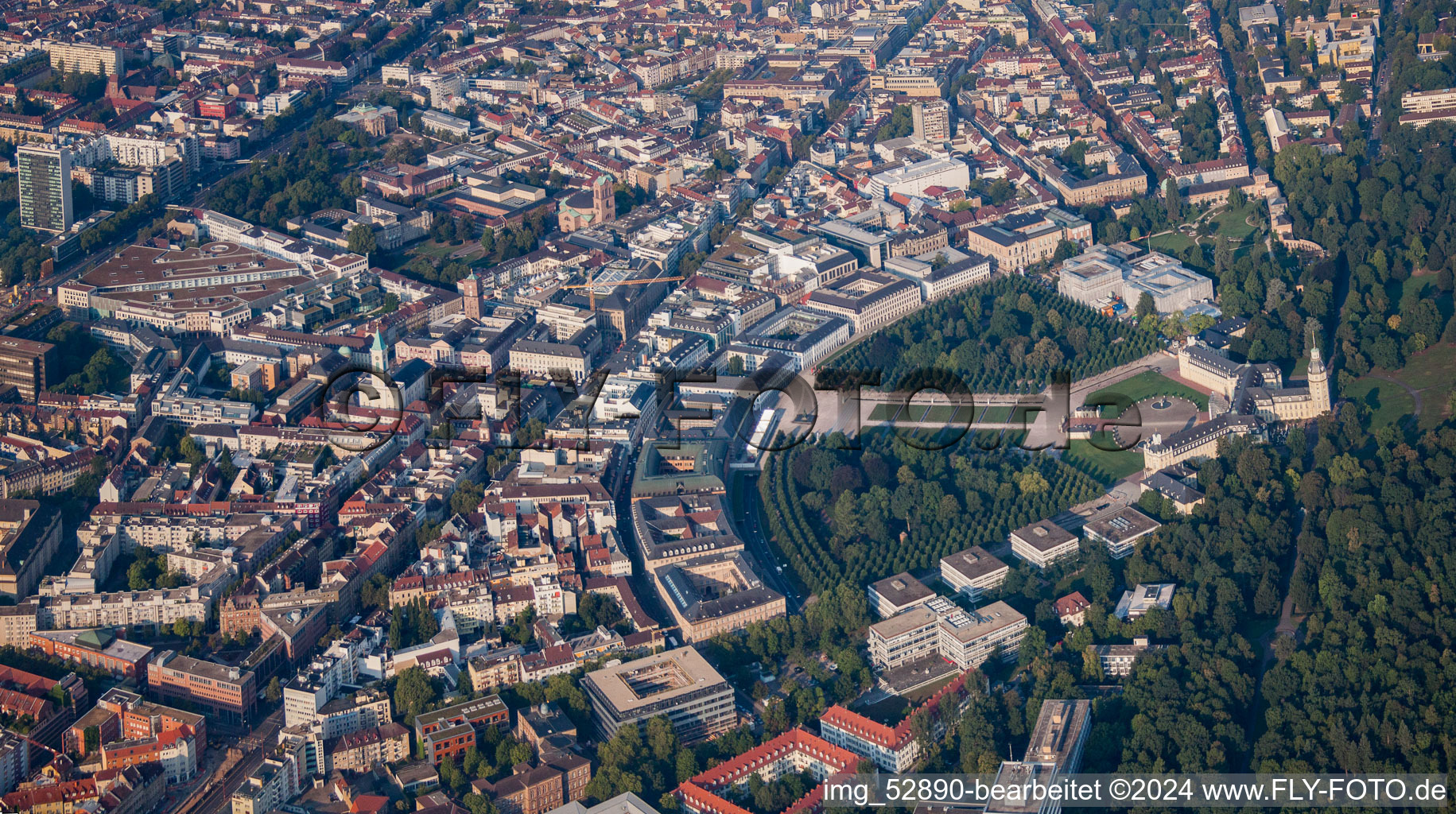 Vue aérienne de Encerclez et verrouillez à le quartier Innenstadt-West in Karlsruhe dans le département Bade-Wurtemberg, Allemagne