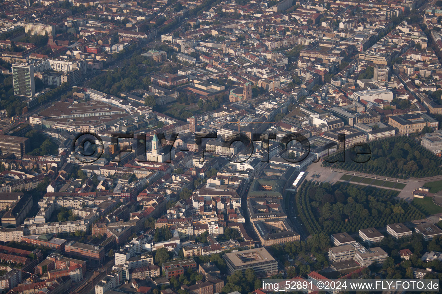 Enregistrement par drone de Quartier Innenstadt-West in Karlsruhe dans le département Bade-Wurtemberg, Allemagne