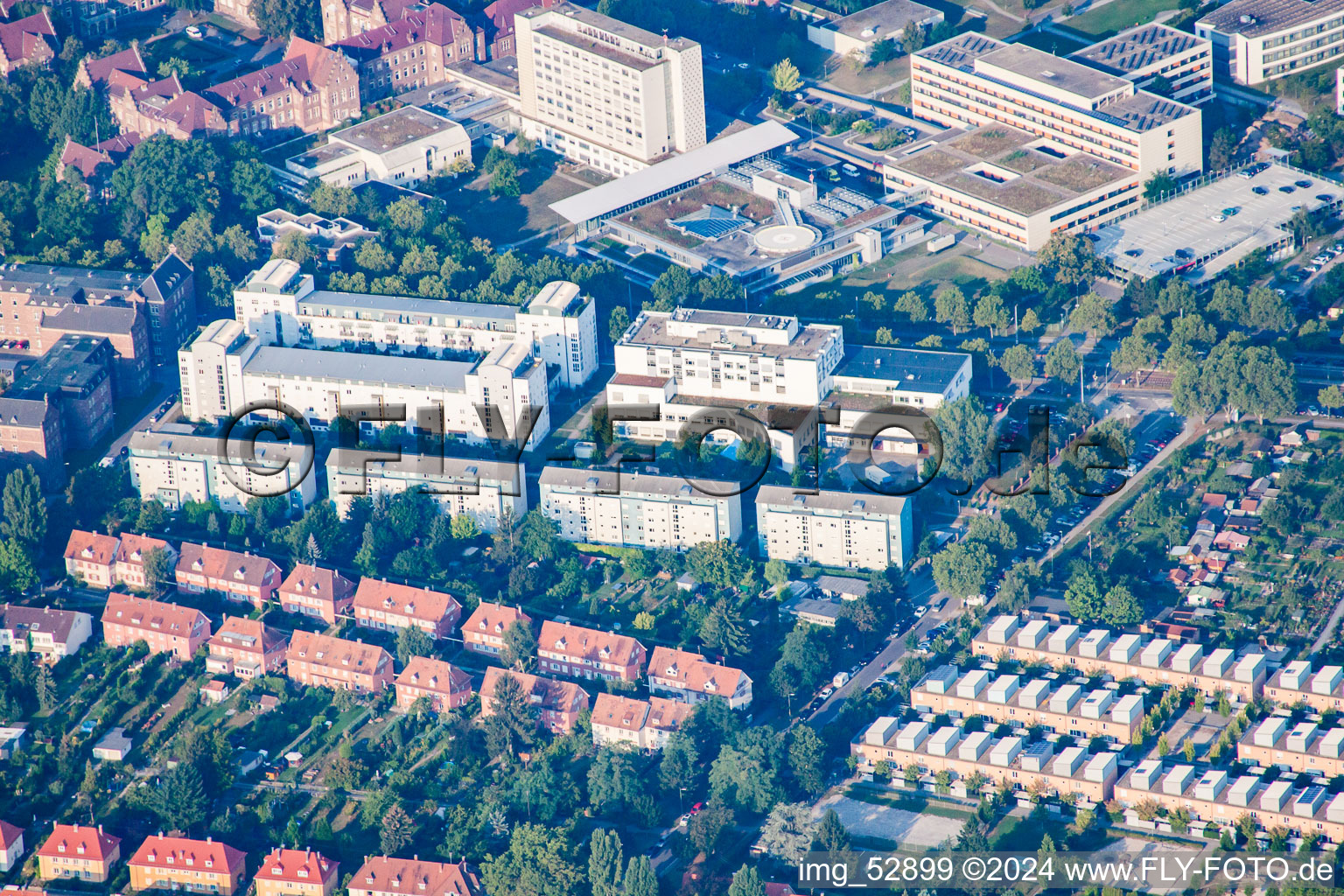 Vue aérienne de Clinique à le quartier Nordweststadt in Karlsruhe dans le département Bade-Wurtemberg, Allemagne